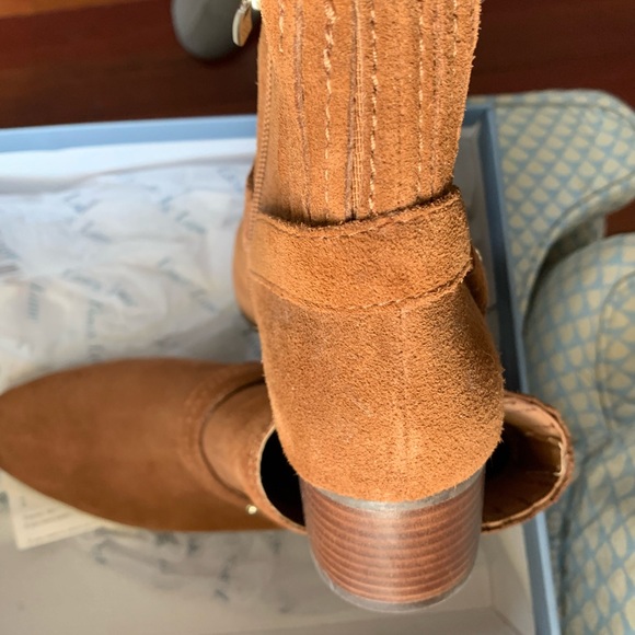 NEW! NIB Suede Bootie from Essex Lane Women’s 9M - Picture 4 of 9